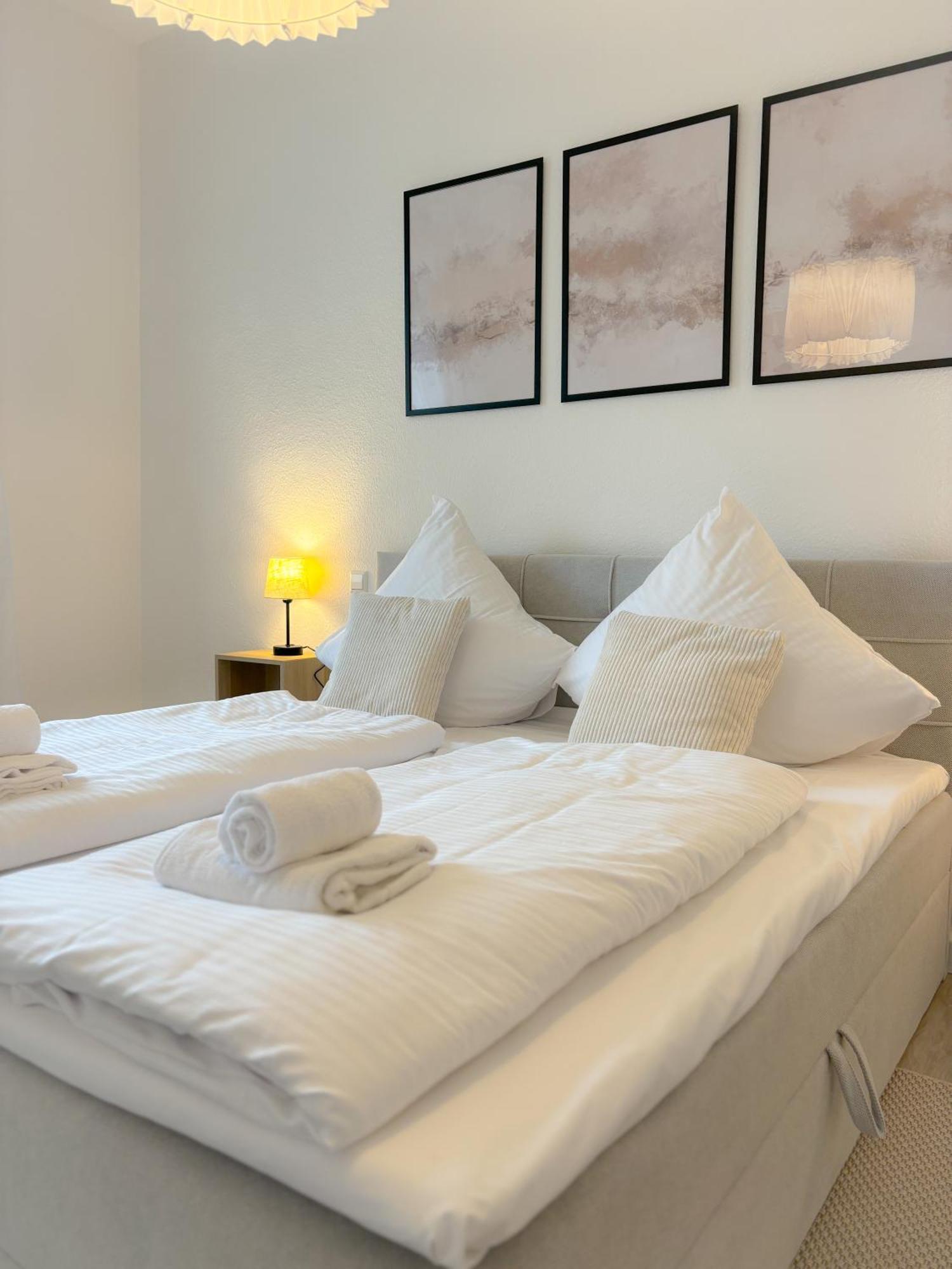 Helles City Apartment Fuer Familien & Gruppen Neu-Ulm Exterior photo