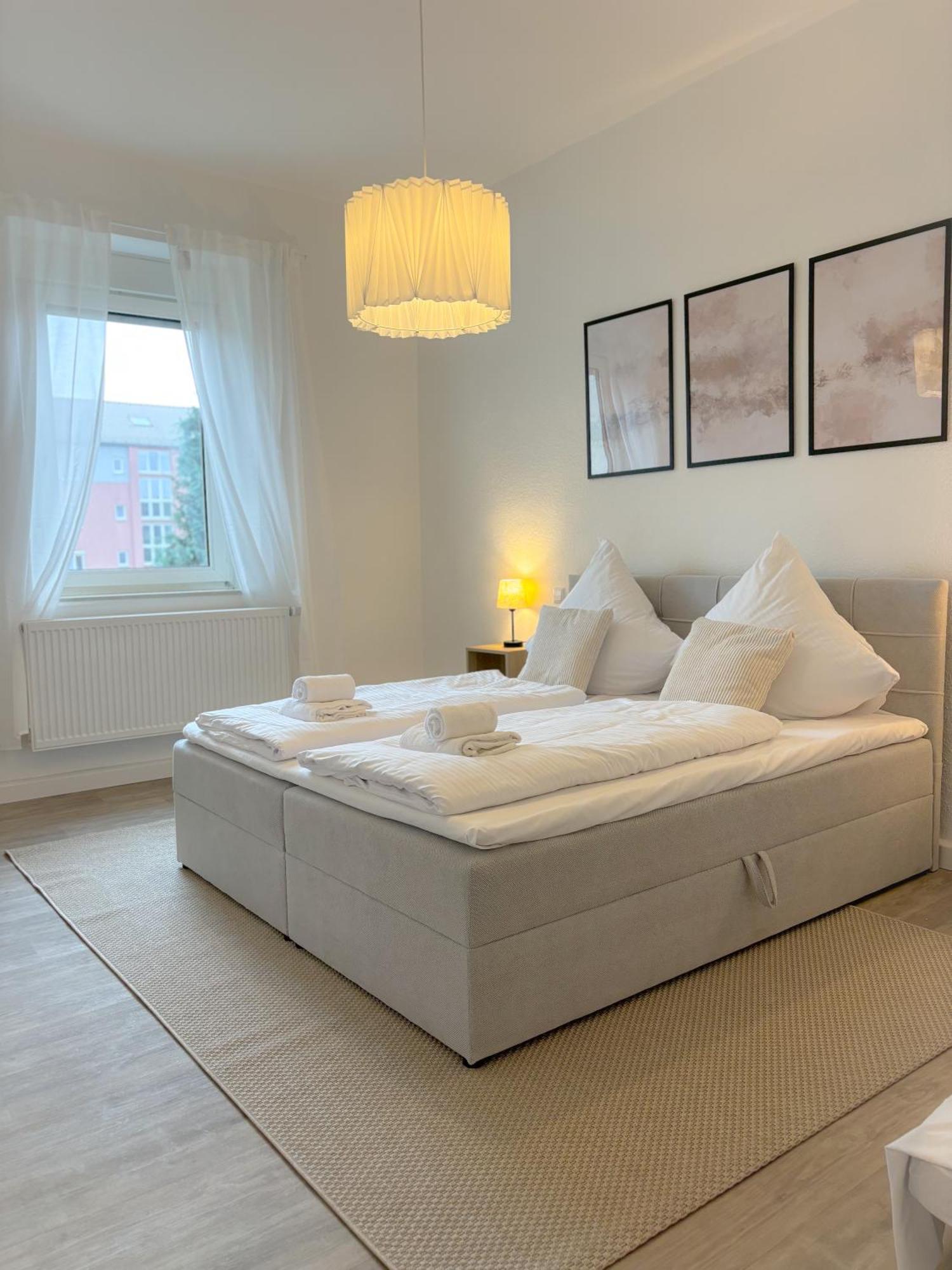 Helles City Apartment Fuer Familien & Gruppen Neu-Ulm Exterior photo